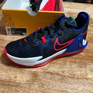 Brand new in box, no lid. Mens 10 Lebron Witness V1